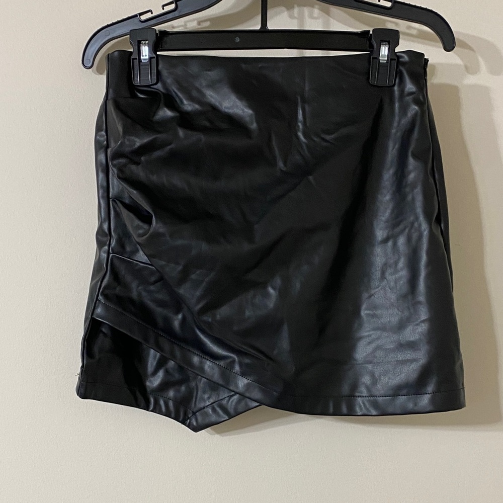 Elegant Black Mini Skirt